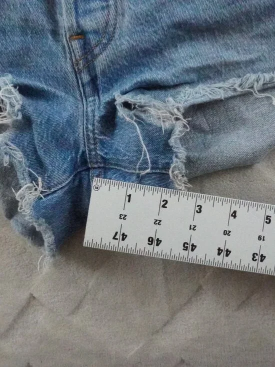 Levi's 501 High Rise Cutoff Shorts Womens 28 Light Wash - Picture 8 of 10